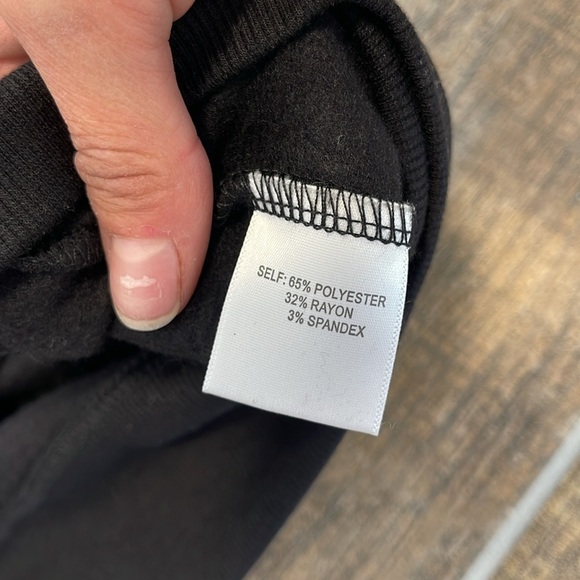 NWT Jane and Delancey Womens Black w Red Rhinestone Lips Sweater Size Small S - Picture 8 of 8